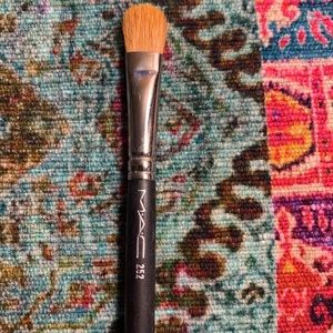 Mac 252 eyeshadow brush